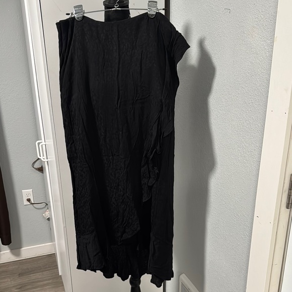 ILLA ILLA Dresses & Skirts - ILLA ILLA Elegant Black Asymmetrical Skirt